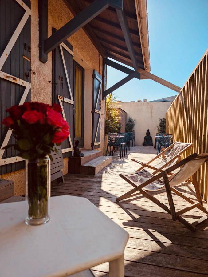 Gîte pour 2 personnes, avec piscine ainsi que terrasse et jacuzzi dans Plage Sud (Lacanau Océan) - 2