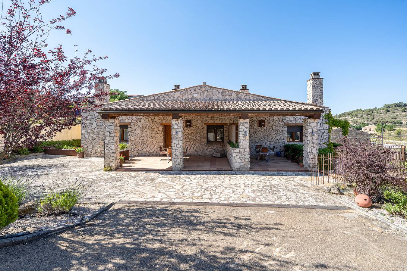 Entire apartment, Apartment 'El Clos 5' with Shared Terrace, Shared Garden and Wi-Fi in Conesa, Tarragona Province