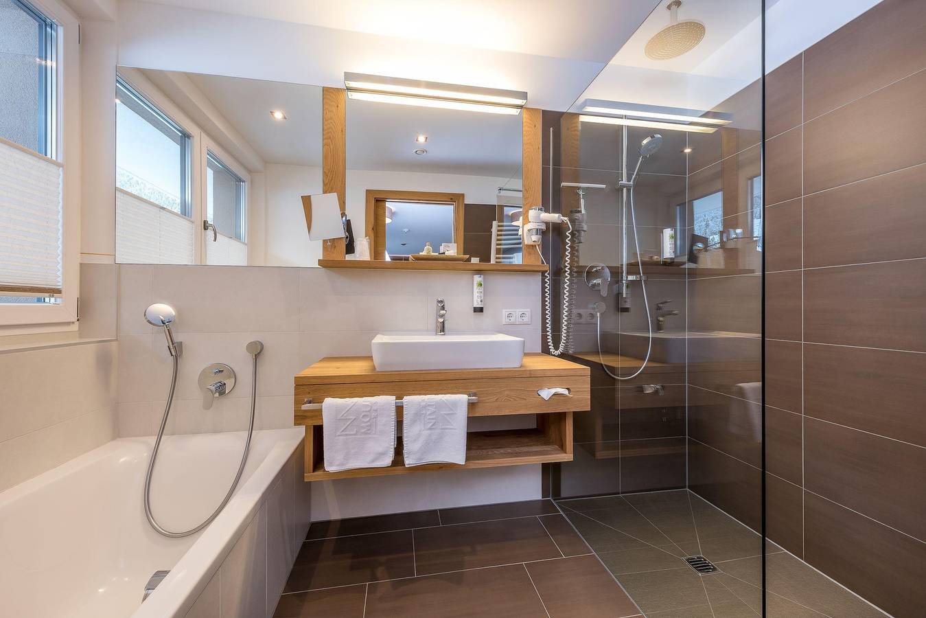 Ganze Ferienwohnung, Mountain Classic Zimmer Nr. 108/201 in Finkenberg, Zillertaler Alpen