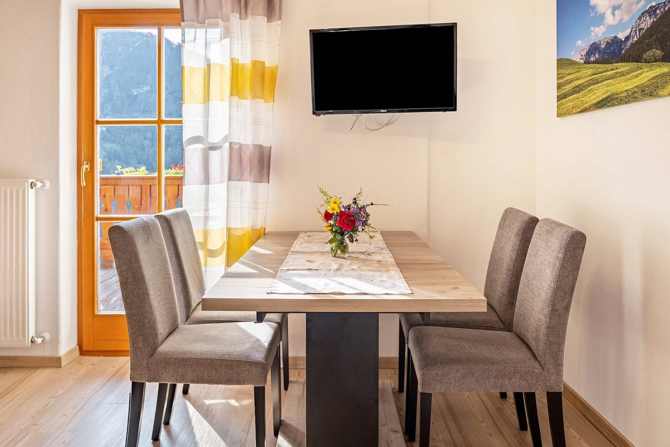 Entire apartment, Holiday Apartment "Oberpatiglhof - Lukas" with Mountain View, Shared Terrace & Wi-Fi in Völs am Schlern, Dolomiti Superski