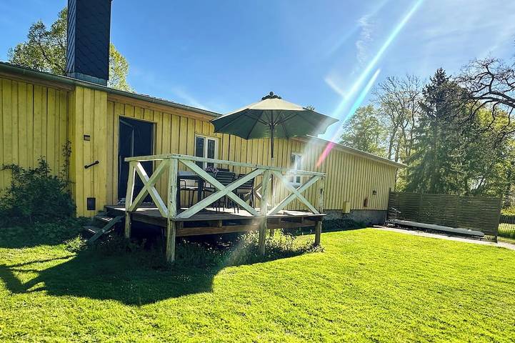 Top Lage am See - Charmantes Gelbes Bungalow mit Terrasse & Seeblick in Neuruppin, Ruppiner Seenland