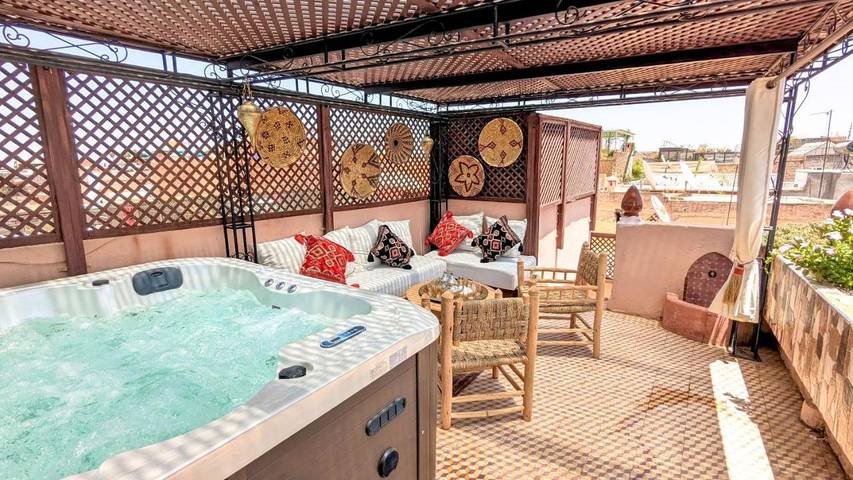 Villa pour 13 personnes, avec terrasse et jacuzzi à Marrakech