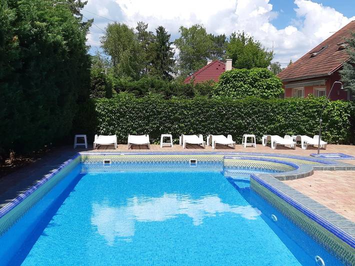 Ferienhaus für 8 Personen, mit Whirlpool und Terrasse sowie Garten und Pool in Zamardi