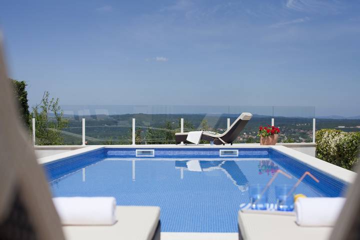 Villa für 10 Personen, mit Terrasse und Pool, kinderfreundlich - 1