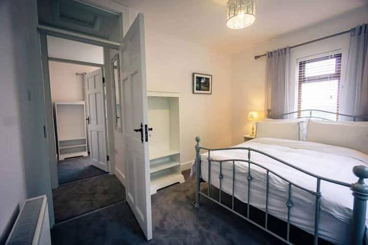 Historic Renovated Cottage: Wild Atlantic Way in County Kerry
