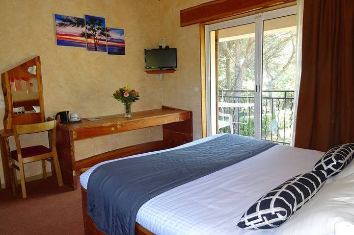 Gîte pour 10 personnes, avec balcon et jacuzzi ainsi que piscine et jardin à Roquebrune-sur-Argens - 4