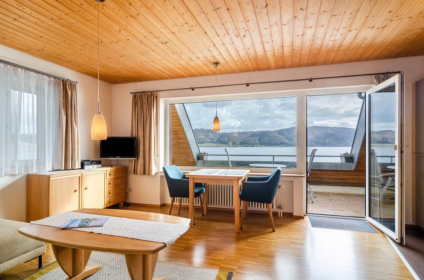 Ganze Wohnung, Ferienwohnung '9, 43qm' mit Gemeinschaftsgarten, Balkon und Wi-Fi in Bodman-Ludwigshafen, Obersee (Bodensee)