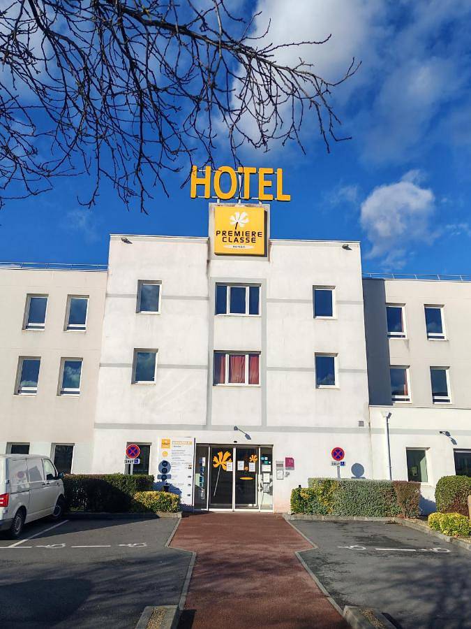 Hôtel pour 3 personnes, avec terrasse à Saint-Contest