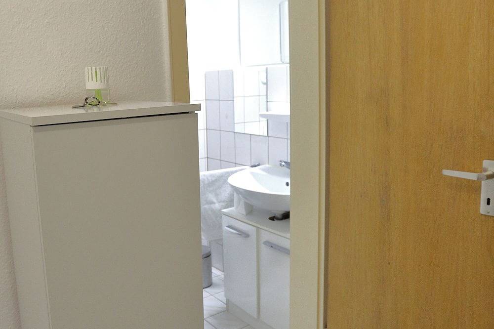 Ganze Wohnung, City-Wohnung 12a - Direkt an der Fußgängerzone und dem Schlosspark Brühl liegend in Phantasialand, Brühl