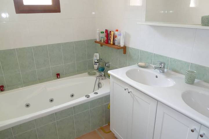 Gîte pour 4 personnes, avec jacuzzi et balcon dans Office De Tourisme Des Angles - 3