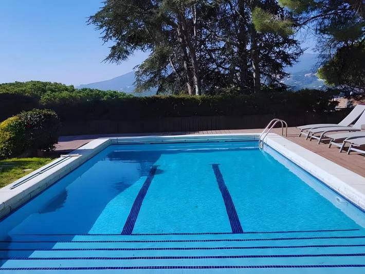 Apartamento para 2 personas, con vistas además de jardín y piscina en Cabrils