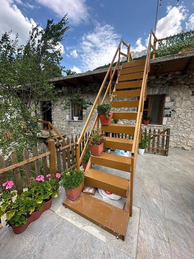 Maison d’hôte pour 2 personnes, avec jardin ainsi que terrasse et vue, animaux acceptés dans Theth - 3