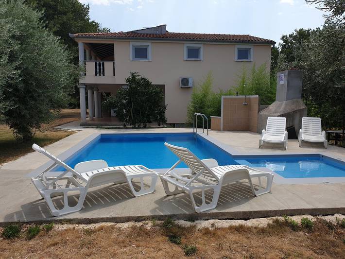 Ferienwohnung für 4 Personen, mit Balkon und Pool, kinderfreundlich in Banjole