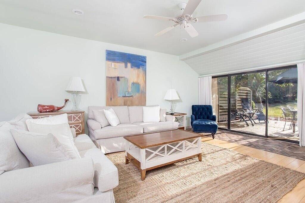 Vacation House for 8 Guests in Four Mile Village, Miramar Beach