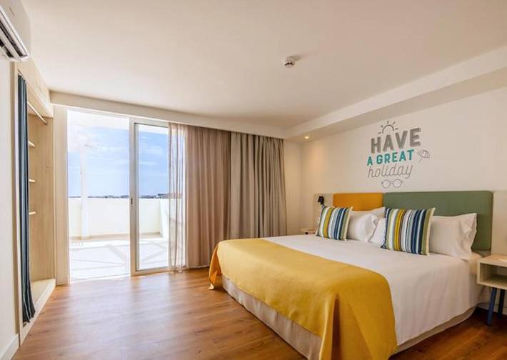 Hôtel pour 2 personnes, avec jacuzzi et piscine ainsi que jardin et bassin pour enfant
