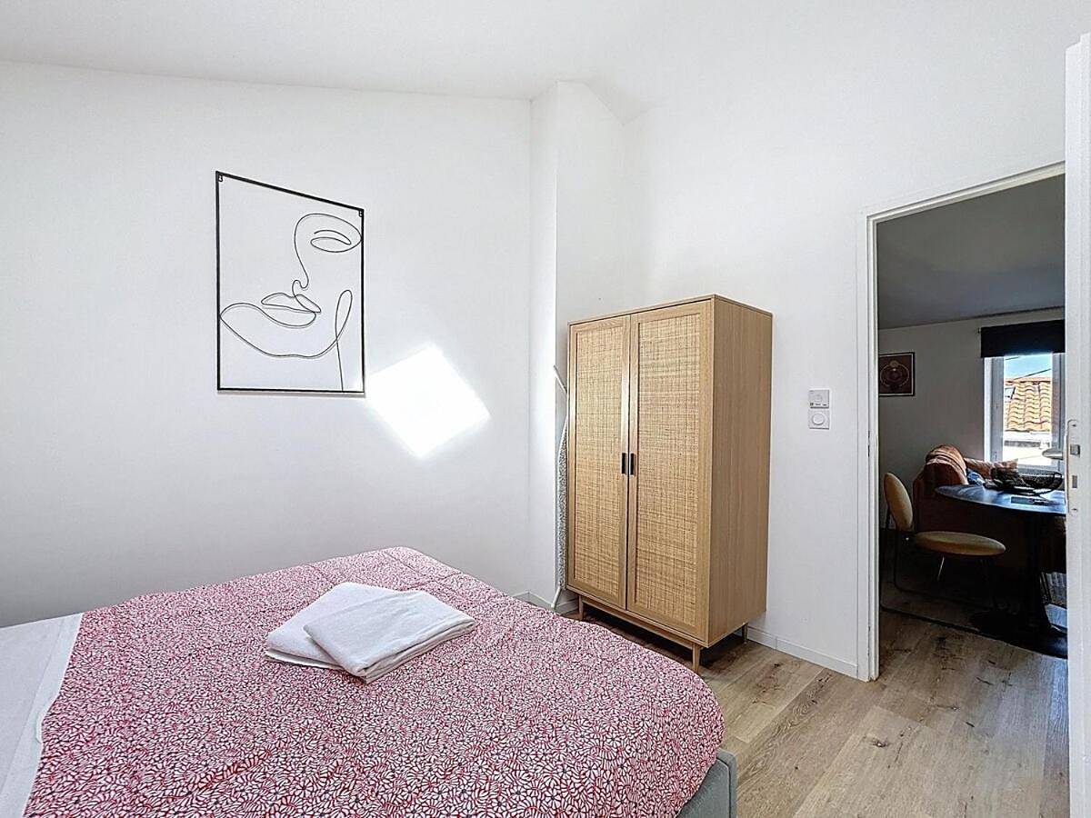 Appartement entier, One-Bedroom Apartment in Aulnat, Région de Clermont-Ferrand