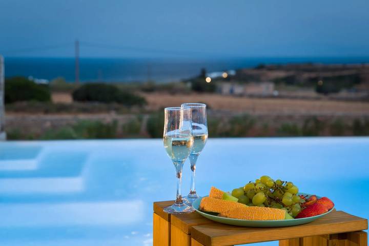 Ferienhaus für 16 Personen, mit Meerblick und Balkon sowie Terrasse und Garten auf Paros - 2