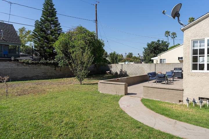 Vacation rental for 6 people, with balcony and yard in Burbank