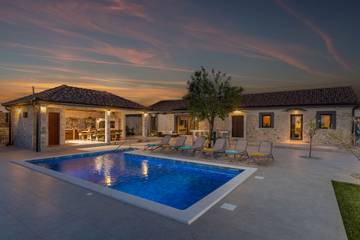 Villa für 8 Personen, mit Garten und Terrasse, mit Haustier in Dalmatien