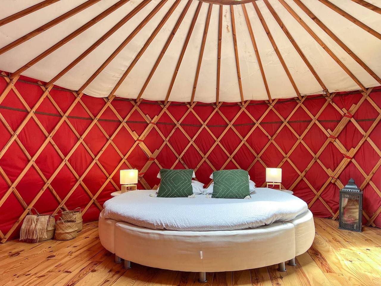 Cabin 'La Passionata' with Private Terrace, Shared Garden and Air Conditioning in Vitrac (Cantal), Aurillac region