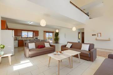 Villa for 8 People in Peyia, South Cyprus, Photo 4
