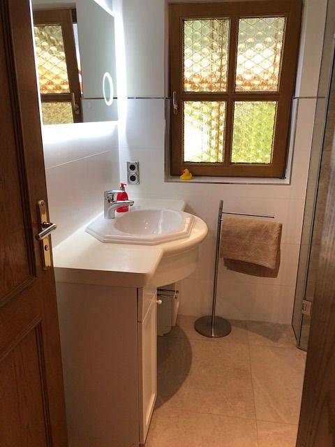 Blockhaus am Waldrand: Geräumiges, komfortables Ferienhaus im Grünen in Brieselang, Havelland