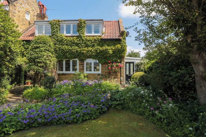 Cottage for 5 people, with garden in Scalby