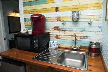 Bed And Breakfast for 2 Guests in Tybee Island, Georgia, Picture 1