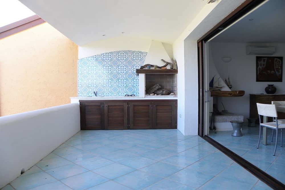 Appartamento intero, Appartamento 120m2 lussuoso e confortevole con vista mozzafiato e accesso diretto al mare. in Porto Istana, Gallura