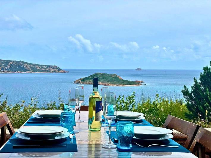 Appartamento per 7 persone, con Terrazza e Piscina nonché Panorama a Capo Coda Cavallo
