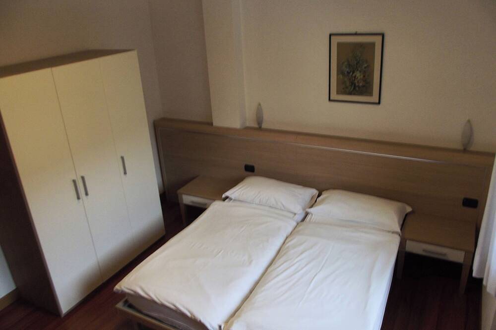 Ganze Wohnung, Apartment in Torbole near the beach and lake in Torbole, Nago-Torbole