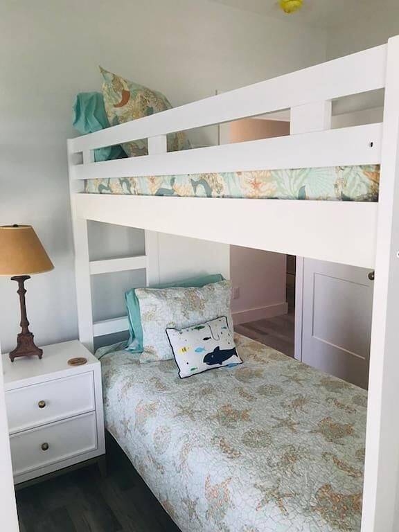 Vacation house for 14 people, with balcony in Holden Beach