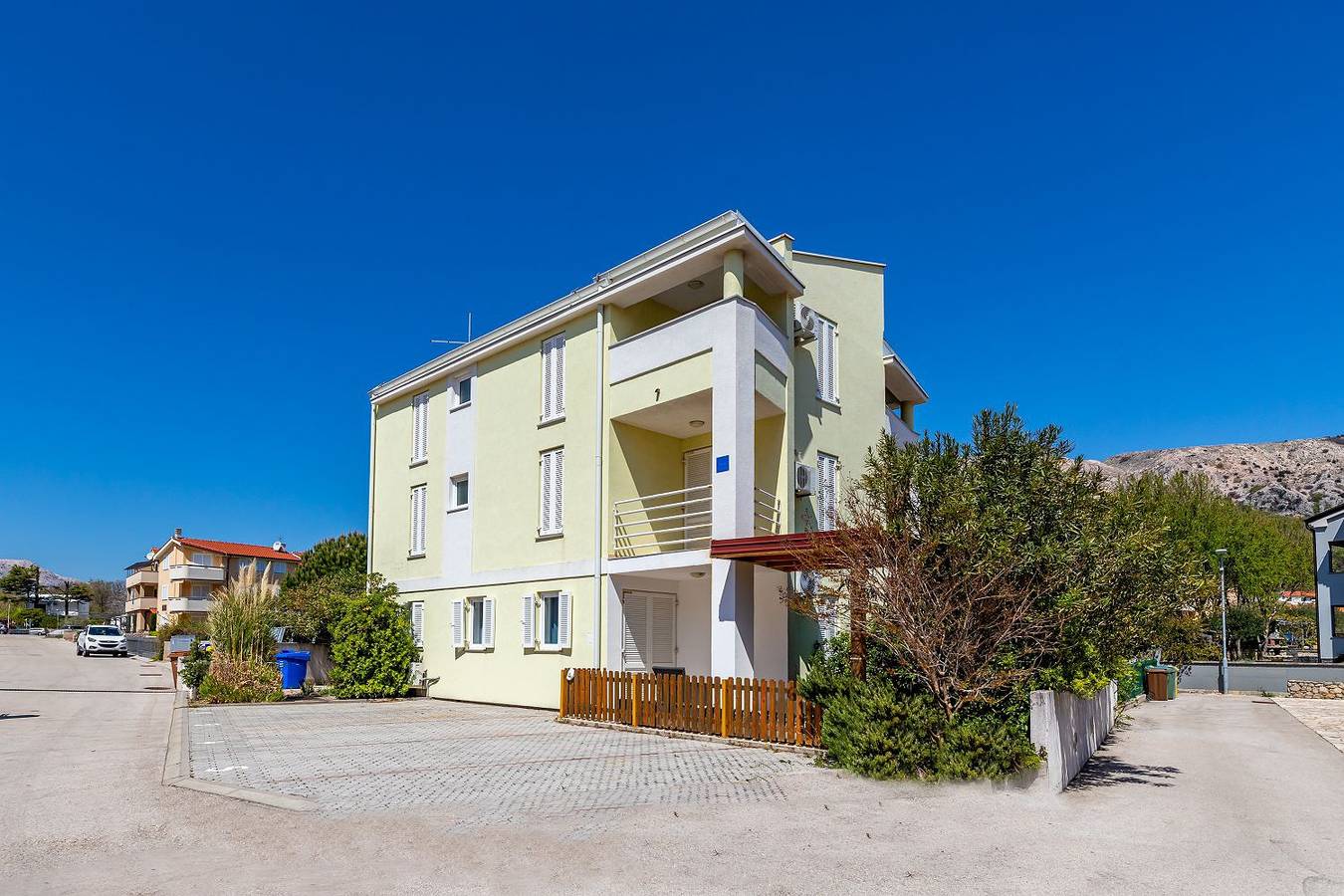 Apartamento entero, Nur 350 Meter zum Kieselstrand in Baska, Krk (isla)