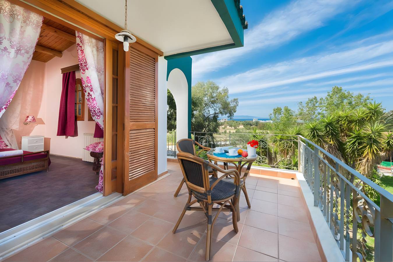 Apartamento entero, Apartamento de 3 dormitorios sin piscina con vistas al mar, Wi-Fi y aire acondicionado in Rodas