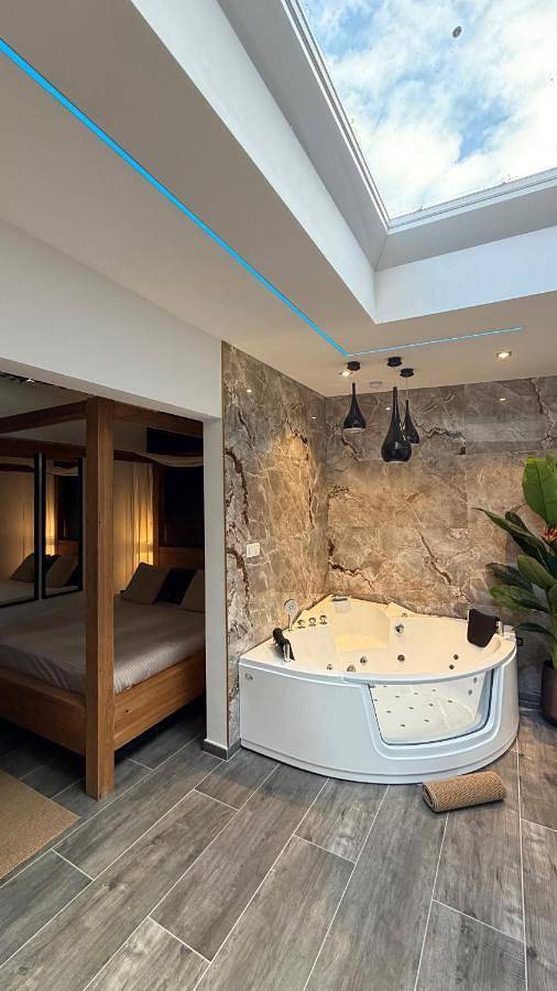 Chambre d’hôte pour 2 personnes, avec Jacuzzi et Terrasse
