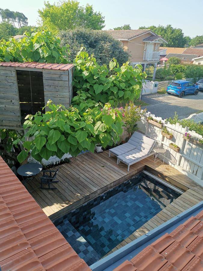 Ferienhaus für 8 Personen, mit Terrasse und Pool sowie Ausblick