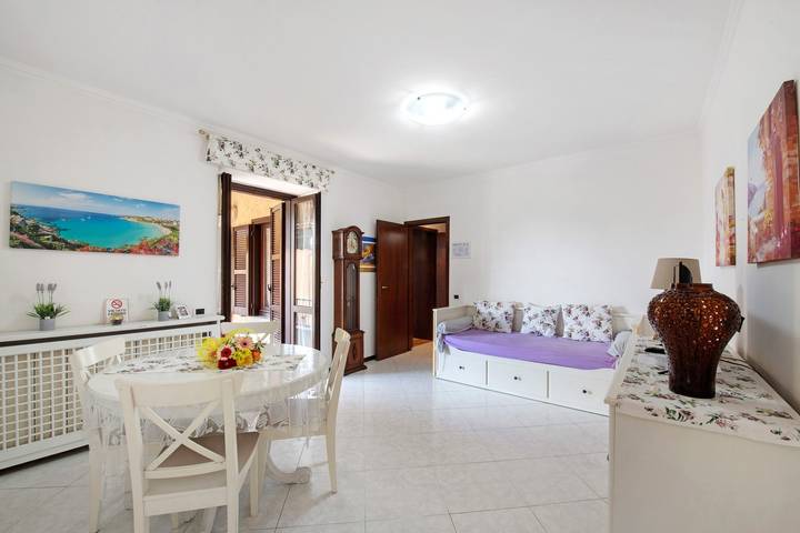 Hel lägenhet, Apartment 'La Terrazza Di Basilio' with Lake View, Balcony and Wi-Fi in Olginate, Comosjön