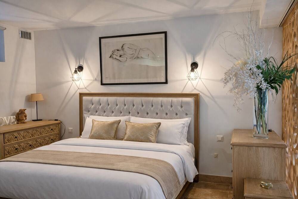 Entire apartment, Comfortable flat – Swimming pool, boules court & peaceful setting in Pertuis in Pertuis, Parc naturel régional du Luberon