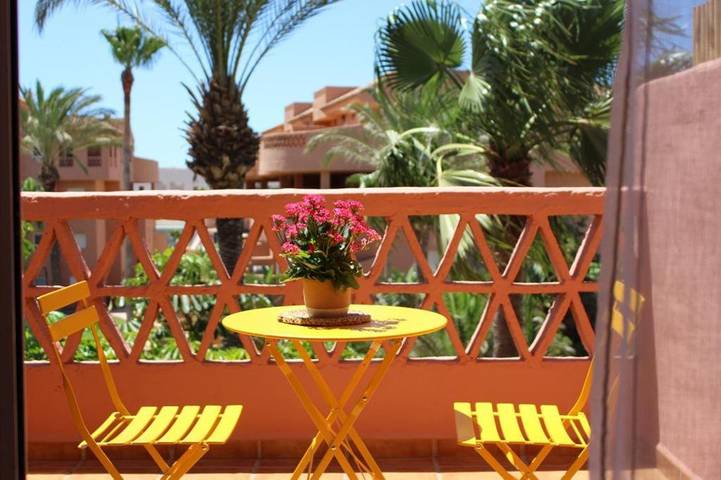 Apartamento de vacaciones para 4 personas, con vistas además de piscina y jardín - 1