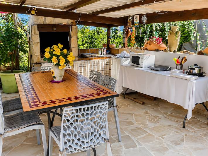 Chalet 'Le Cocon De Lydia' with Shared Pool, Wi-Fi and Air Conditioning in Ners, Alès region