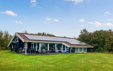 Ferienhaus für 12 Personen, mit Terrasse und Whirlpool sowie Sauna und Pool in Kegnæs