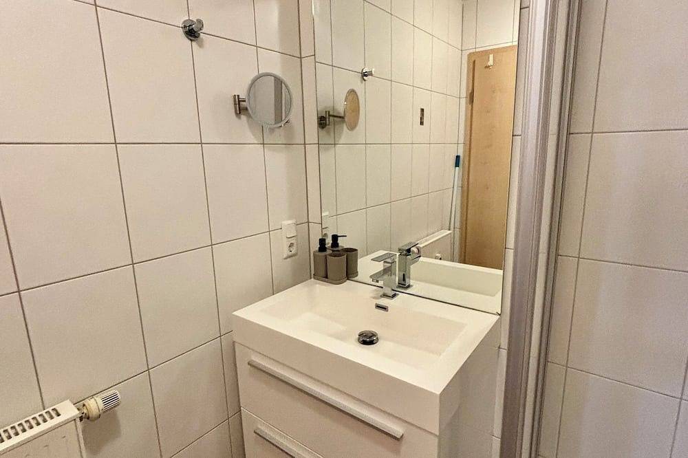 Ganze Wohnung, Modernes Studio mit Balkon & Seeblick am Biggesee in Olpe, Biggesee