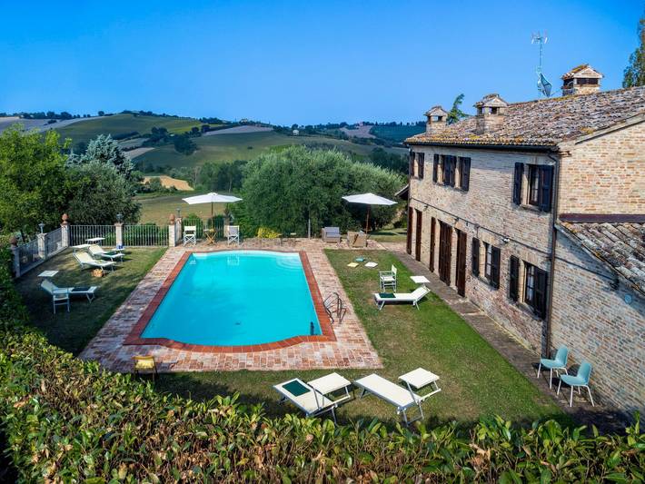 Ferienhaus für 8 Personen, mit Balkon und Garten sowie Pool in Mondavio