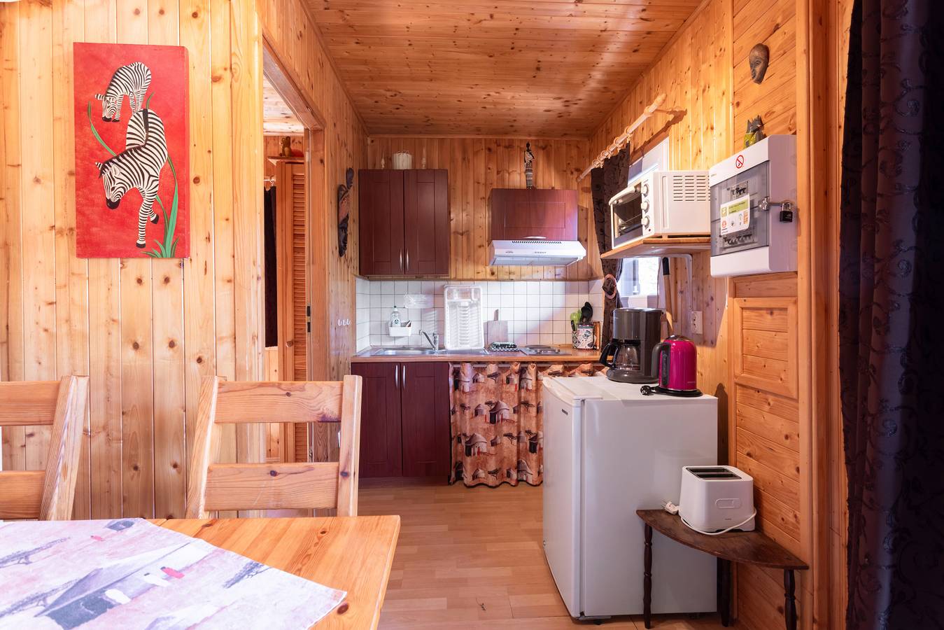 Chalet 'Afrique' avec vue sur les montagnes, piscine partagée et terrasse privée in Rouffiac-des-Corbières, Parc naturel régional Corbières-Fenouillèdes