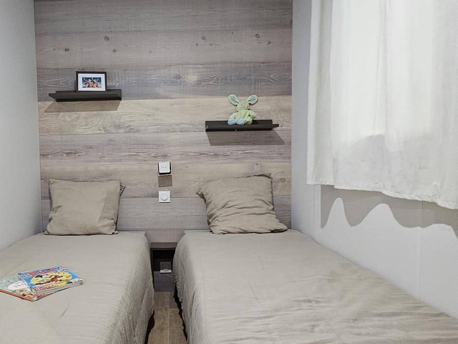 Domaine de Chadeyron - Camping et gîtes - Mobilhome 4 personas - Mobilhome premium Avec Vue et climatisation 2 chambres 4 personnes in Labeaume, Ardèche