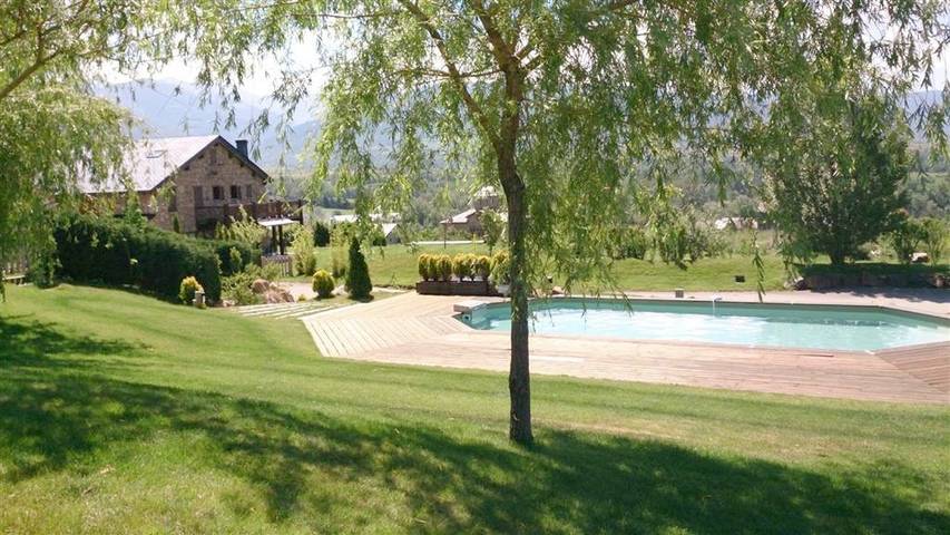 Casa de vacaciones para 10 personas, con Balcón y Terraza además de Jardín y Piscina en Estavar