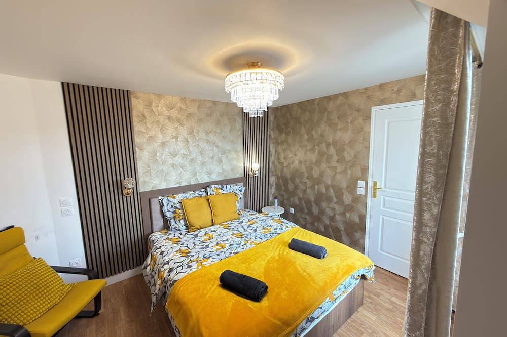 Entire apartment, Royal Crown Apartment With Royal Garden in Le Bourget, Seine-Saint-Denis
