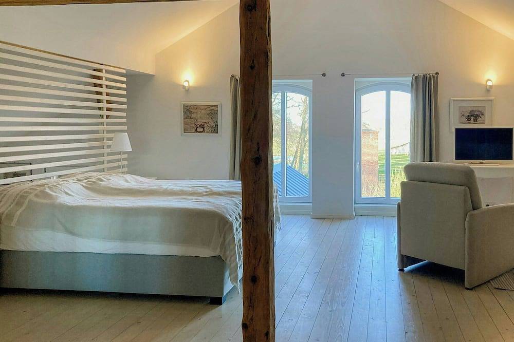 Ganze Wohnung, Loft im historischen Backsteinbau an der Trave in Travenhorst, Südliche Ostseeküste
