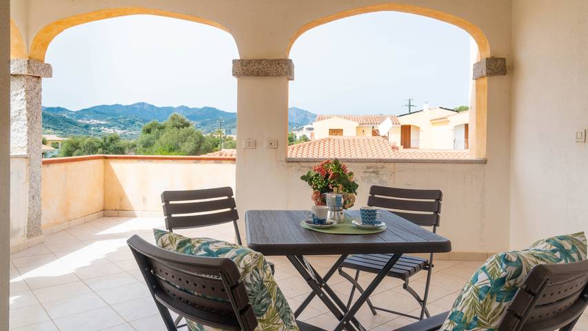 Gîte pour 6 personnes, avec Balcon ainsi que Terrasse et Jardin à Tanaunella