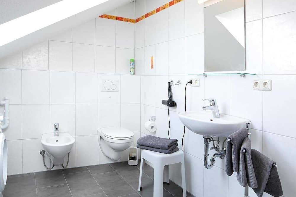 Entire apartment, Ferienwohnung 2 mit 1 Schlafraum - Private Ferienwohnungen in Fürth bei Nürnberg in Fürth, Franconia